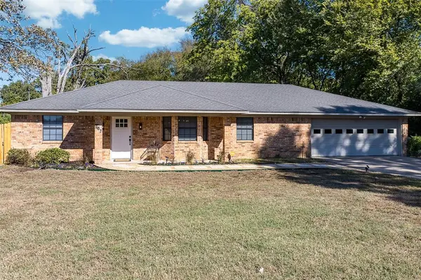 807 E College Street,  Athens,  TX 75751