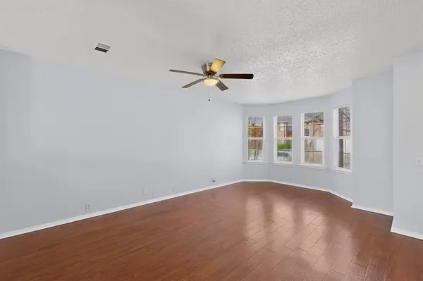 6723 Ambercrest Drive, Arlington, TX 76002