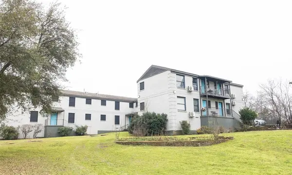 2401 Berwick Avenue, Dallas, TX 75203