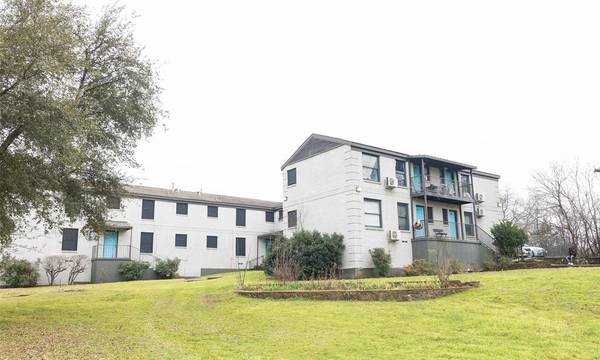 2401 Berwick Avenue, Dallas, TX 75203