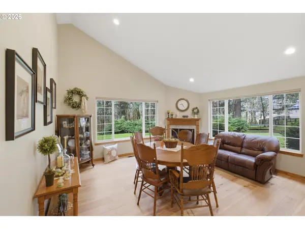 39692 LACOMB DR, Lebanon, OR 97355