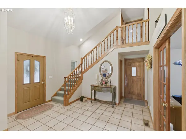 39692 LACOMB DR, Lebanon, OR 97355