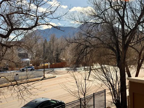 78 Cheyenne BLVD, Colorado Springs, CO 80905