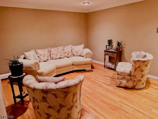 51 Romain Ave, Pompton Lakes Boro, NJ 07442