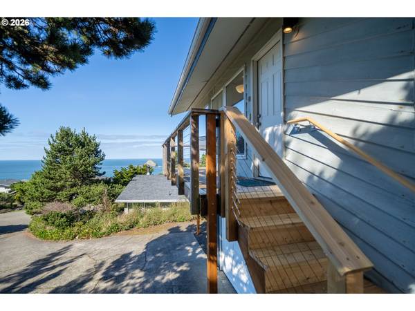 1075 Mordred CT, Oceanside, OR 97134