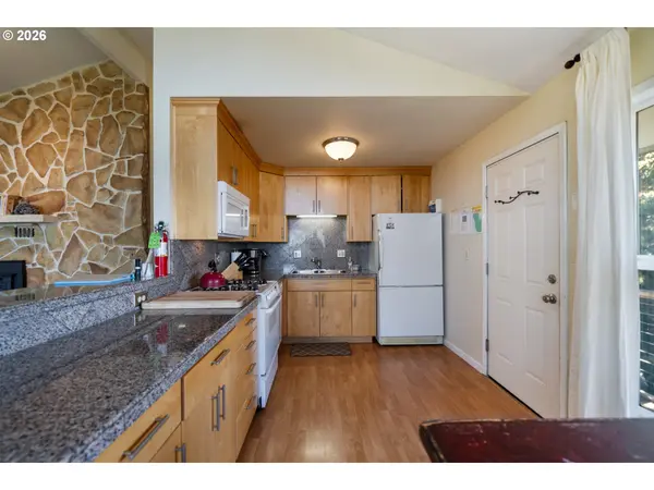 1075 Mordred CT, Oceanside, OR 97134