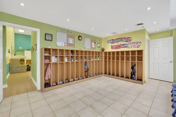 16945 Leslie ST, Newmarket, ON L3Y 9A2