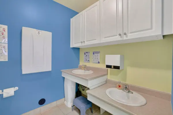 16945 Leslie ST, Newmarket, ON L3Y 9A2