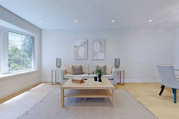 219 Beechy DR, Richmond Hill, ON L4C 2X6