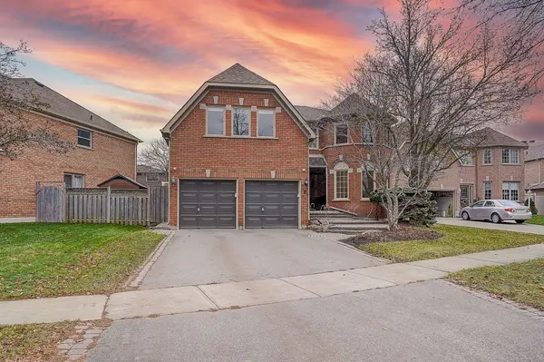8 Mooreland CT, Markham, ON L3P 7P8