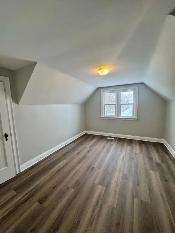 48 Drury LN, Barrie, ON L4M 3C8