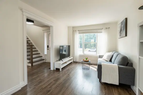 12 Cuthbert ST, Barrie, ON L4N 6X7