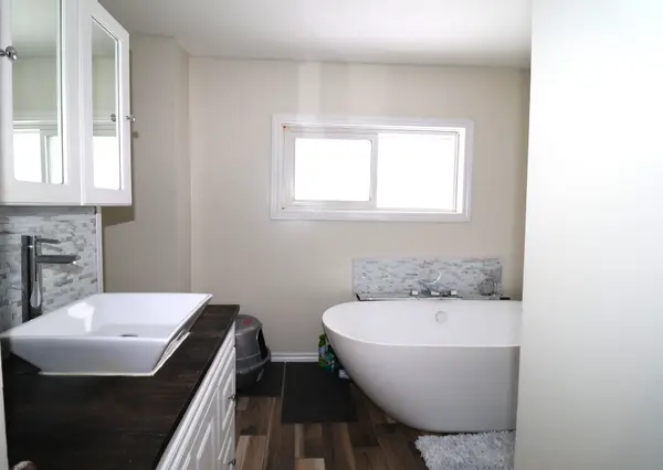 17 Premier AVE E, Kirkland Lake, ON P2N 1W9