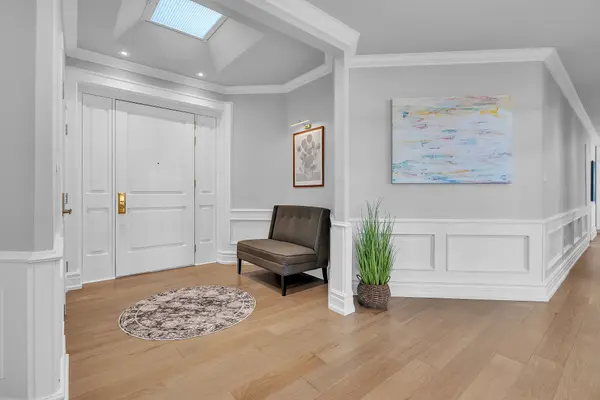 1237 North Shore BLVD E #1201, Burlington, ON L7S 2H8