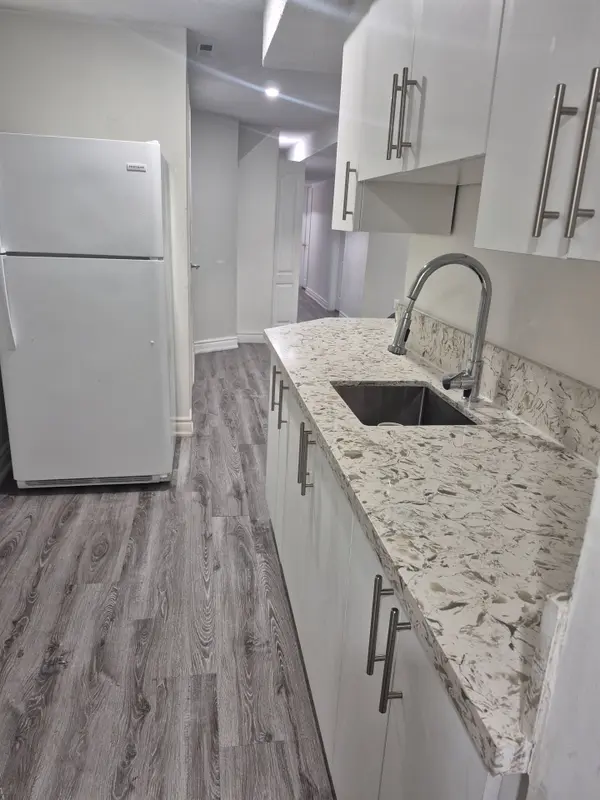 28 Pennsylvania AVE #Basement, Brampton, ON L6Y 4N7