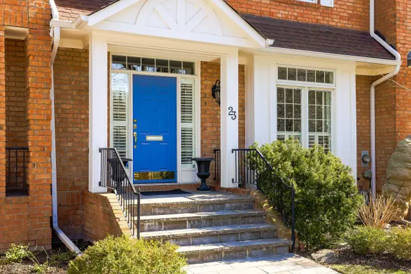 23 Chisholm ST, Oakville, ON L6K 3W2
