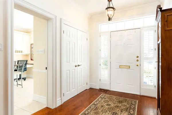 23 Chisholm ST, Oakville, ON L6K 3W2