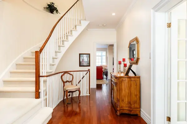 23 Chisholm ST, Oakville, ON L6K 3W2