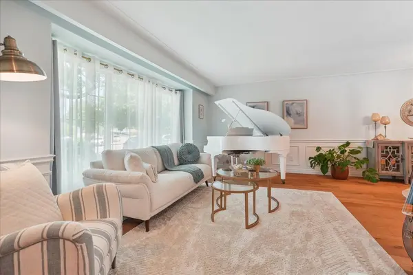 14 Dubarry BLVD, Hamilton, ON L8T 2V4