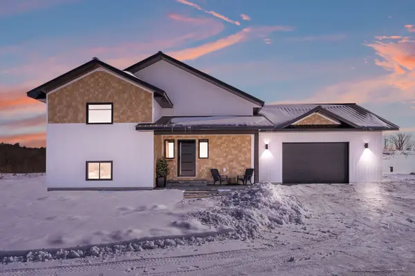 1097 Sutherland RD, Whitewater Region, ON K8A 6W3