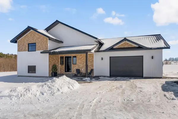 1097 Sutherland RD, Whitewater Region, ON K8A 6W3