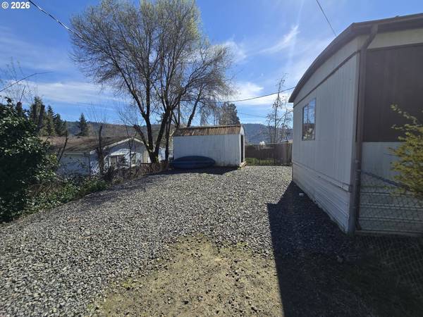 101 NE DARRELL AVE, Winston, OR 97496