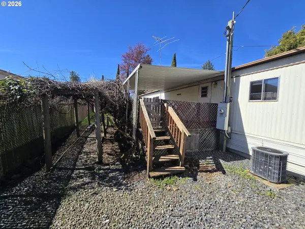 101 NE DARRELL AVE, Winston, OR 97496