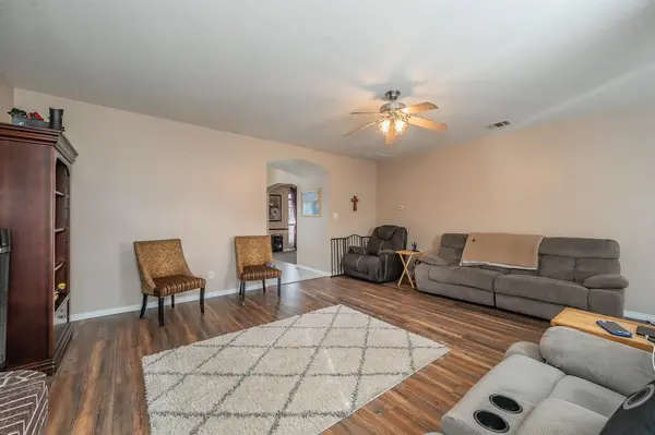 1528 Mill Creek Drive, Desoto, TX 75115