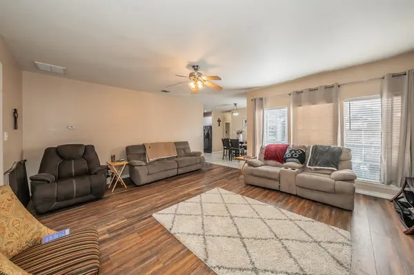 1528 Mill Creek Drive, Desoto, TX 75115