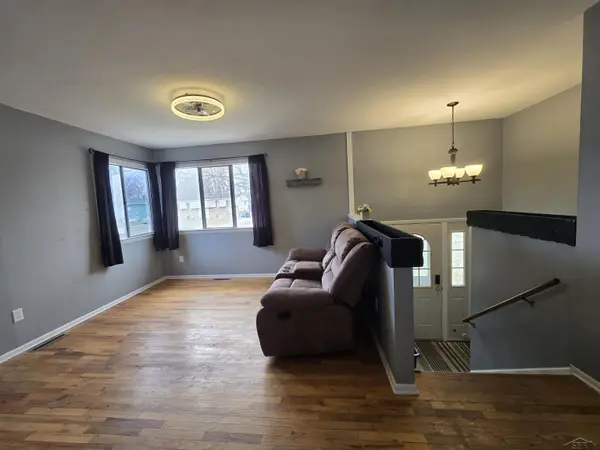 2950 Porlas PL, Saginaw Twp, MI 48603