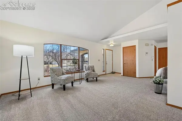 2030 Heatherdale DR, Colorado Springs, CO 80915