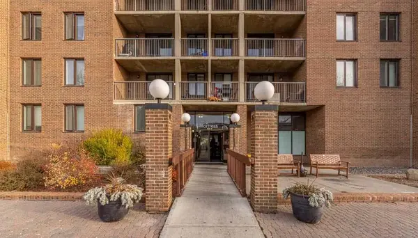 4944 Dalton DR NW #1709, Calgary, AB T3A 2E6