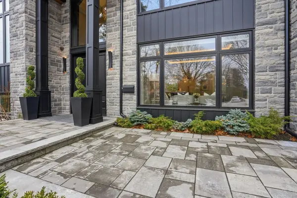 1489 Rogerswood CT, Mississauga, ON L5J 1R7