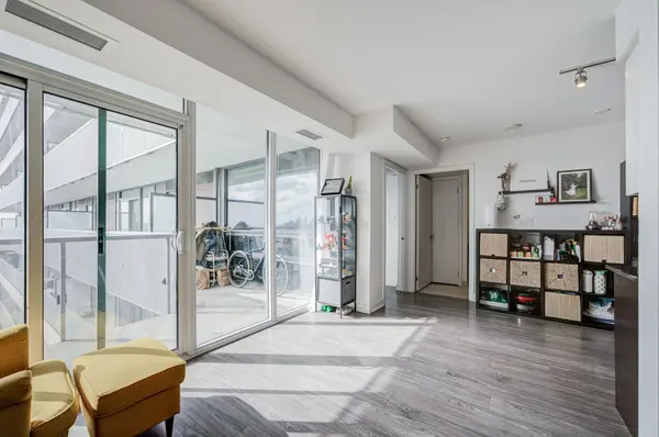 160 Flemington RD #901, Toronto W04, ON M6A 0A9