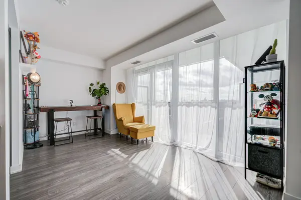 160 Flemington RD #901, Toronto W04, ON M6A 0A9