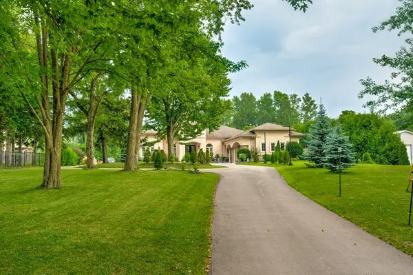 2462 No 2 Side Road N, Burlington, ON L7P 0H1