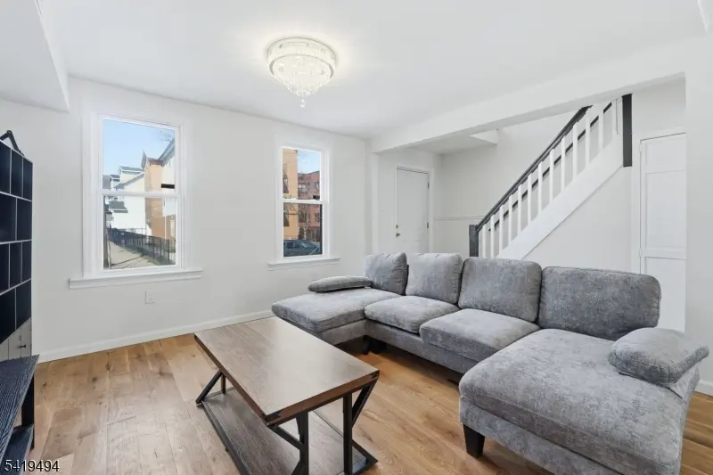 64 Willoughby St, Newark City, NJ 07112