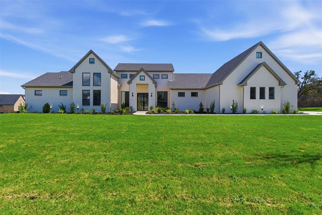 5825 Grey Wolf Court, Fort Worth, TX 76140