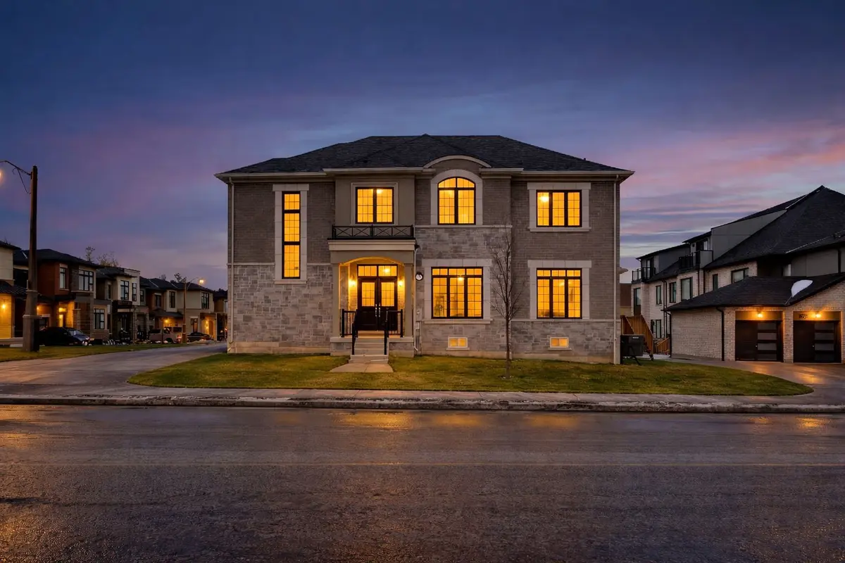 132 Settlers RD E, Oakville, ON L6H 0Y3