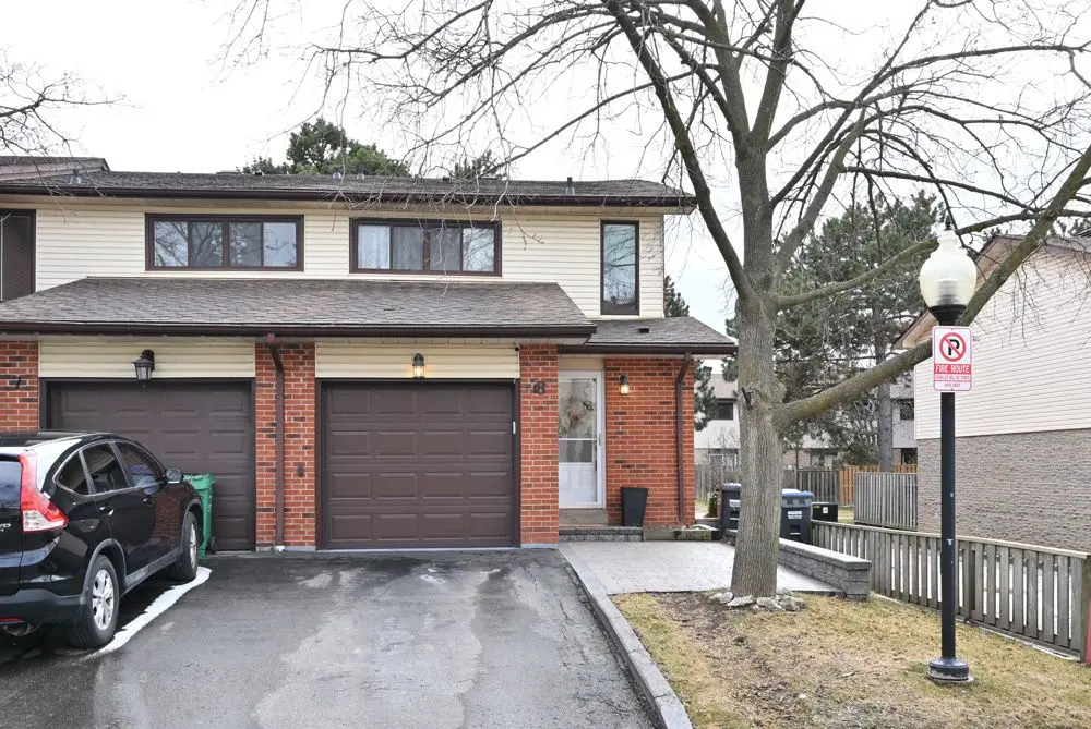 8 Collins CRES, Brampton, ON L6V 3M9
