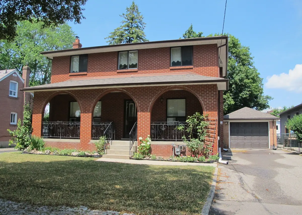 4 Rosalie AVE, Toronto W05, ON M3L 1C5