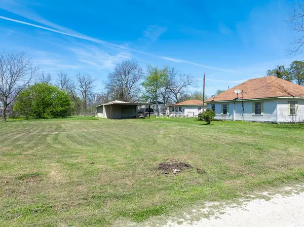 509 Navarro Avenue, Mart, TX 76664