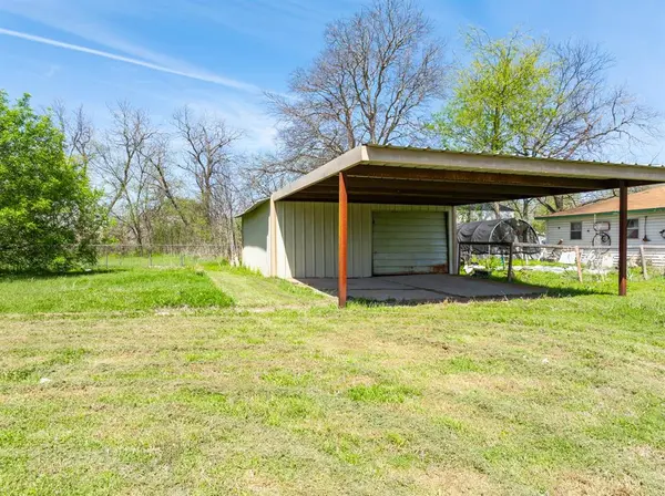 509 Navarro Avenue, Mart, TX 76664