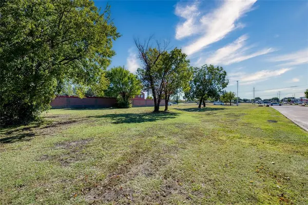 2401 Arapaho Road, Garland, TX 75044