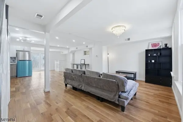 64 Willoughby St, Newark City, NJ 07112