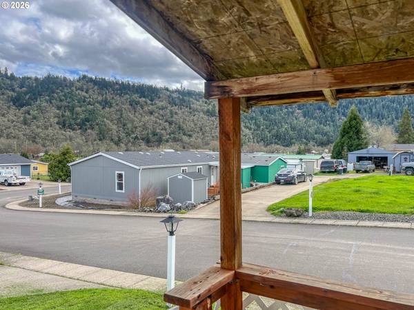 1580 WINSTON SECTION RD, Winston, OR 97496