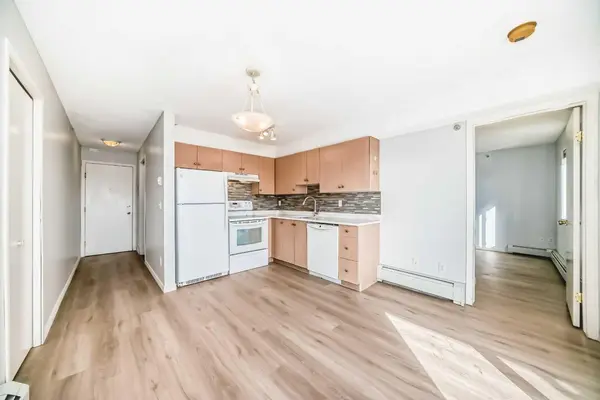 1717 60 ST SE #425, Calgary, AB T2A 7Y7