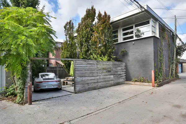 660R College ST, Toronto C01, ON M6G 1B8