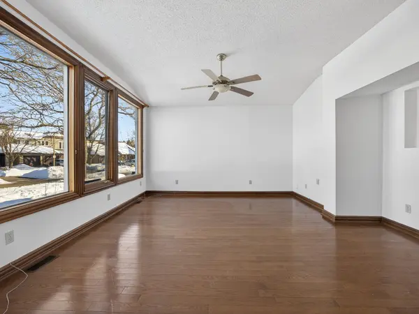 739 Edgewood RD, Pickering, ON L1V 2Z7