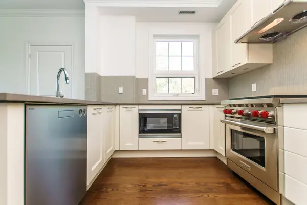 10360 Islington AVE W #210, Vaughan, ON L0J 1C0